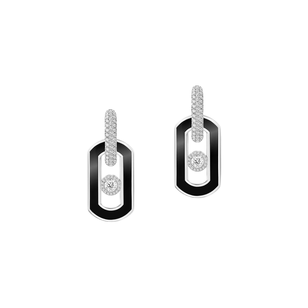 Boucles d'oreilles pendantes So Move onyx Boucles d'oreilles So Move en or blanc 18 carats et onyx, pavées de diamants et serties en leur centre d'un diamant mobile taille brillant, sublimé par un entourage diamants.