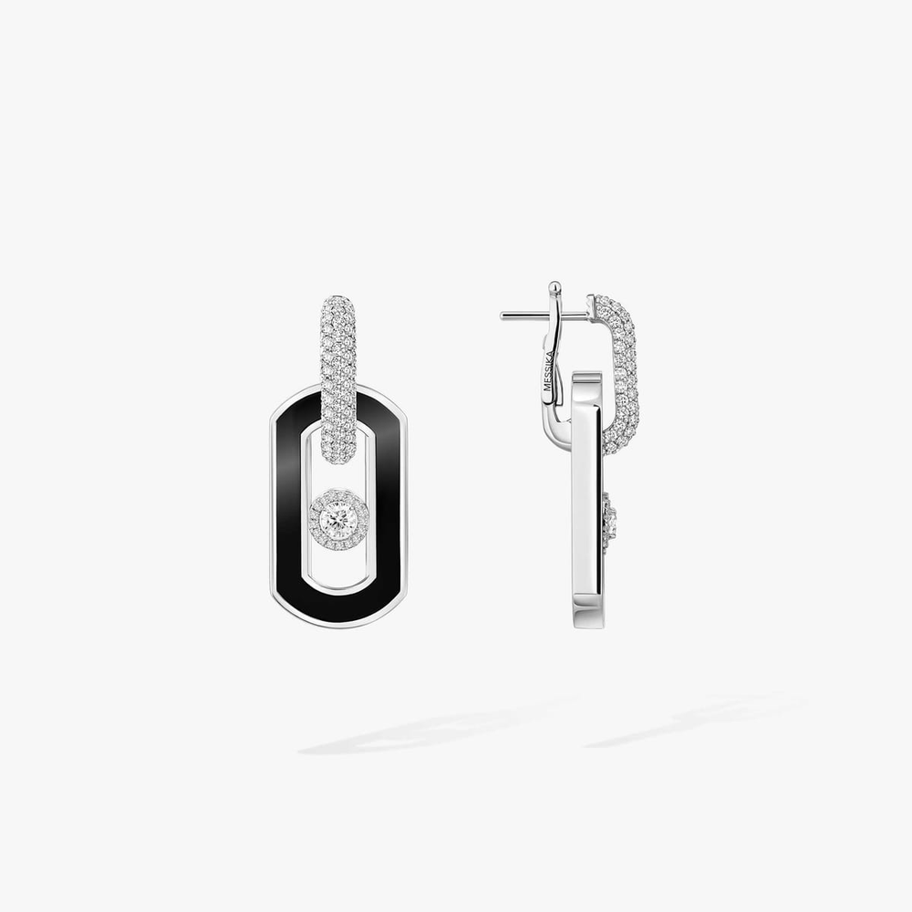 Boucles d'oreilles pendantes So Move onyx Boucles d'oreilles So Move en or blanc 18 carats et onyx, pavées de diamants et serties en leur centre d'un diamant mobile taille brillant, sublimé par un entourage diamants.