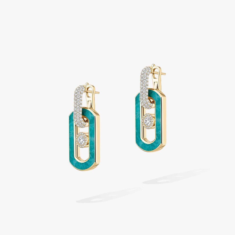 Boucles d'oreilles pendantes So Move amazonite Boucles d'oreilles So Move en or jaune 18 carats et amazonite, pavées de diamants et serties en leur centre d'un diamant mobile taille brillant, sublimé par un entourage diamants.