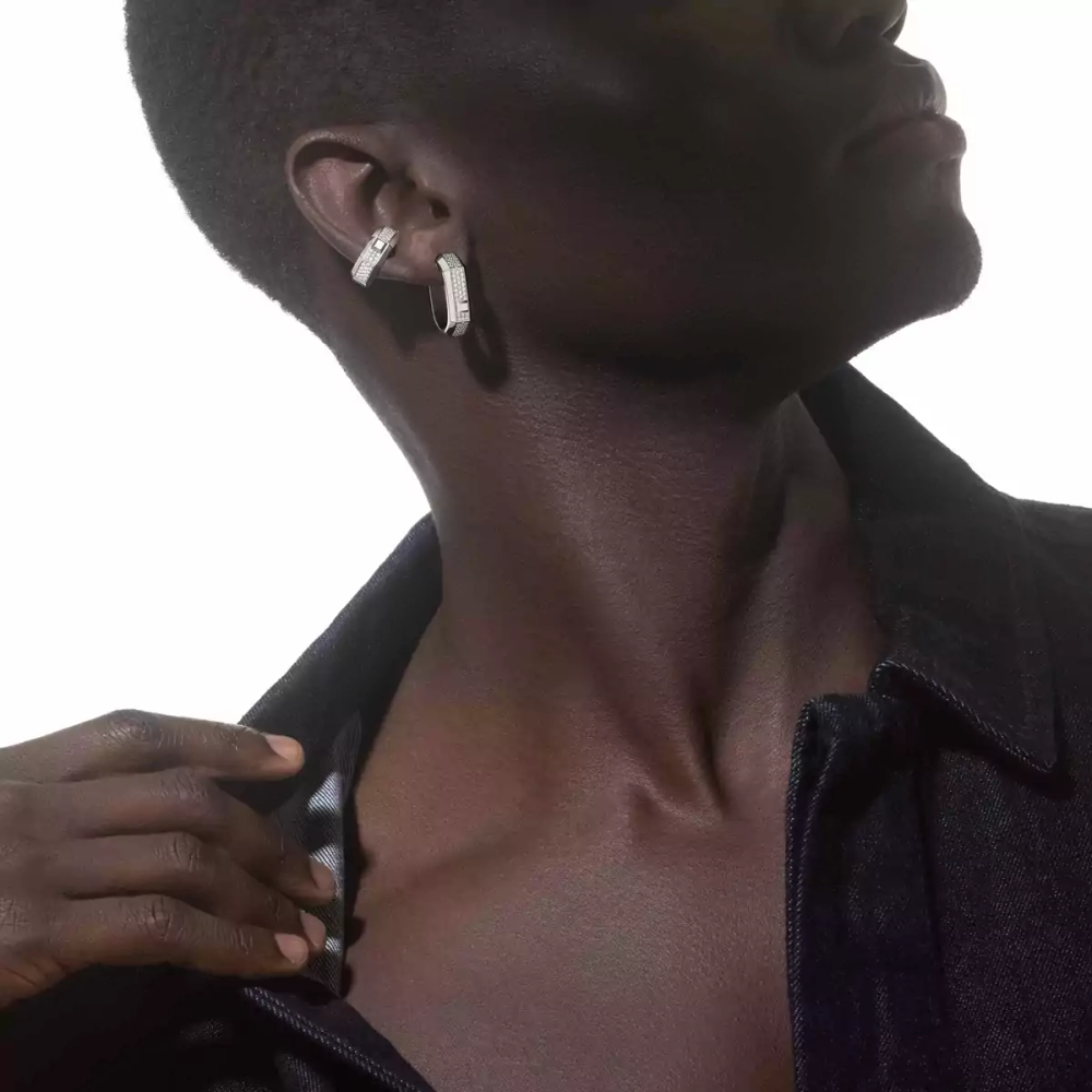 Mono boucle d'oreille Moderniste pavée, moyen modèle