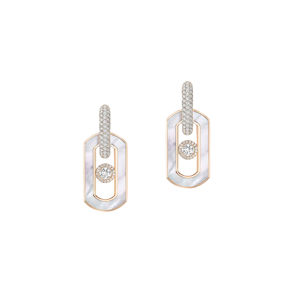 Boucles d'oreilles pendantes So Move nacre blanche Boucles d'oreilles So Move en or rose 18 carats et nacre blanche, pavées de diamants et serties en leur centre d'un diamant mobile taille brillant, sublimé par un entourage diamants.