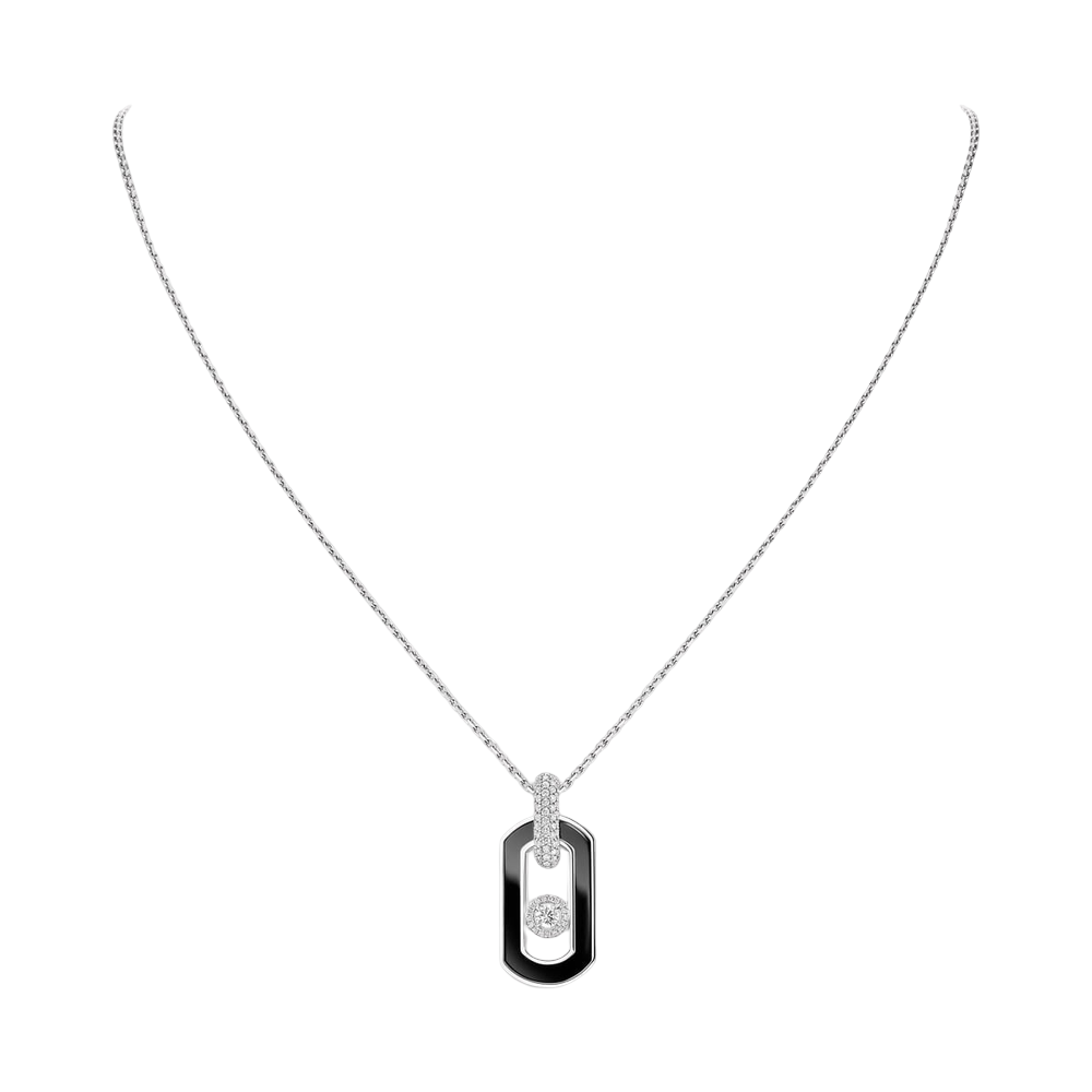 Collier So Move onyx Collier So Move en or blanc 18 carats et onyx, bélière pavée de diamants et motif serti d'un diamant mobile taille brillant, sublimé par un entourage diamants. Ajustable grâce à son fermoir coulissant.